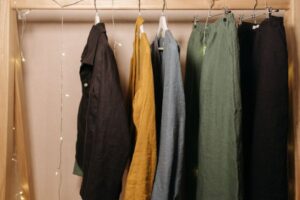 How to Wear Linen Clothing Without Looking Crumpled